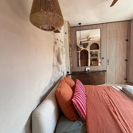 Casa *